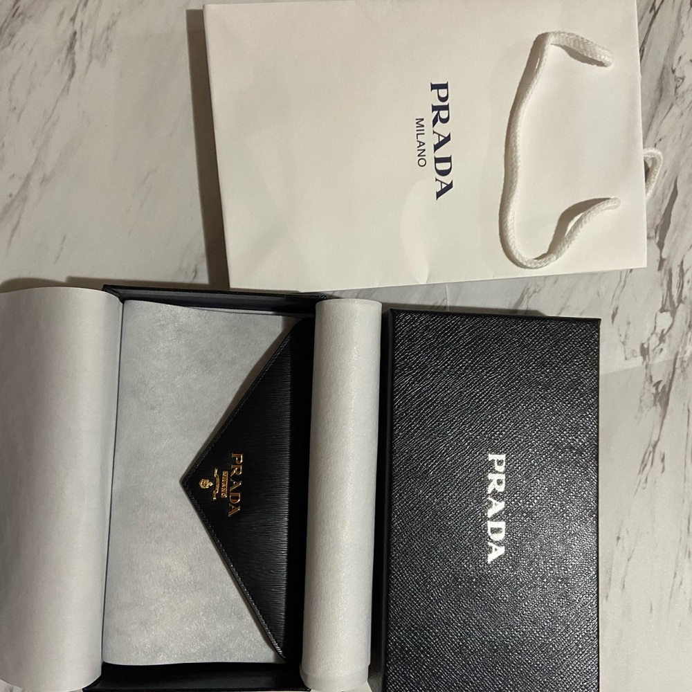 100% authentic BRAND NEW Prada envelope wallet - Picture 2 of 10